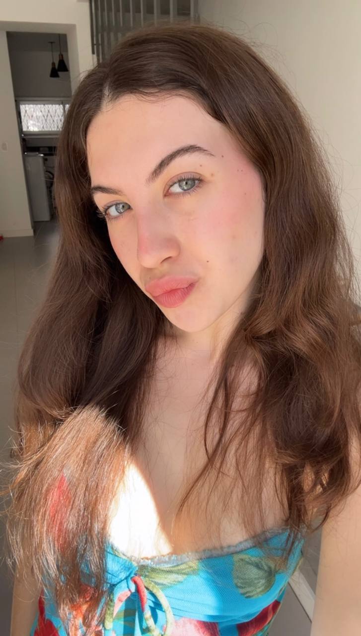 Nude girl Amber in Sydney