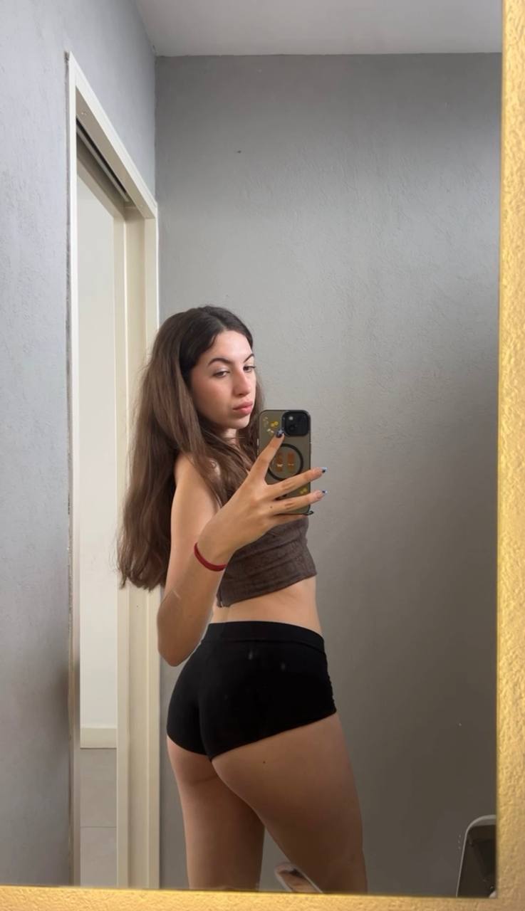 Amber in her underwear in Sydney