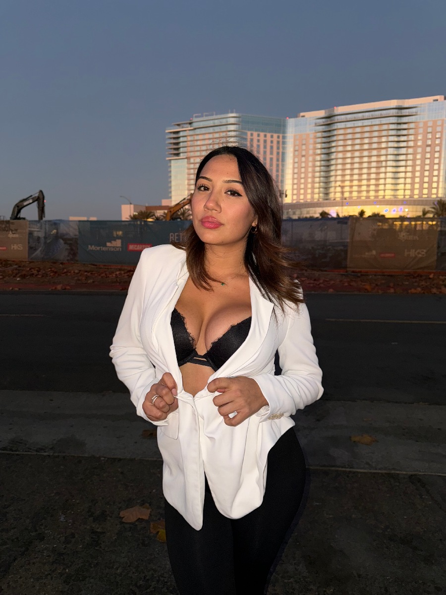 Take a pause and enjoy Ali Cruz — streaming from Sydney