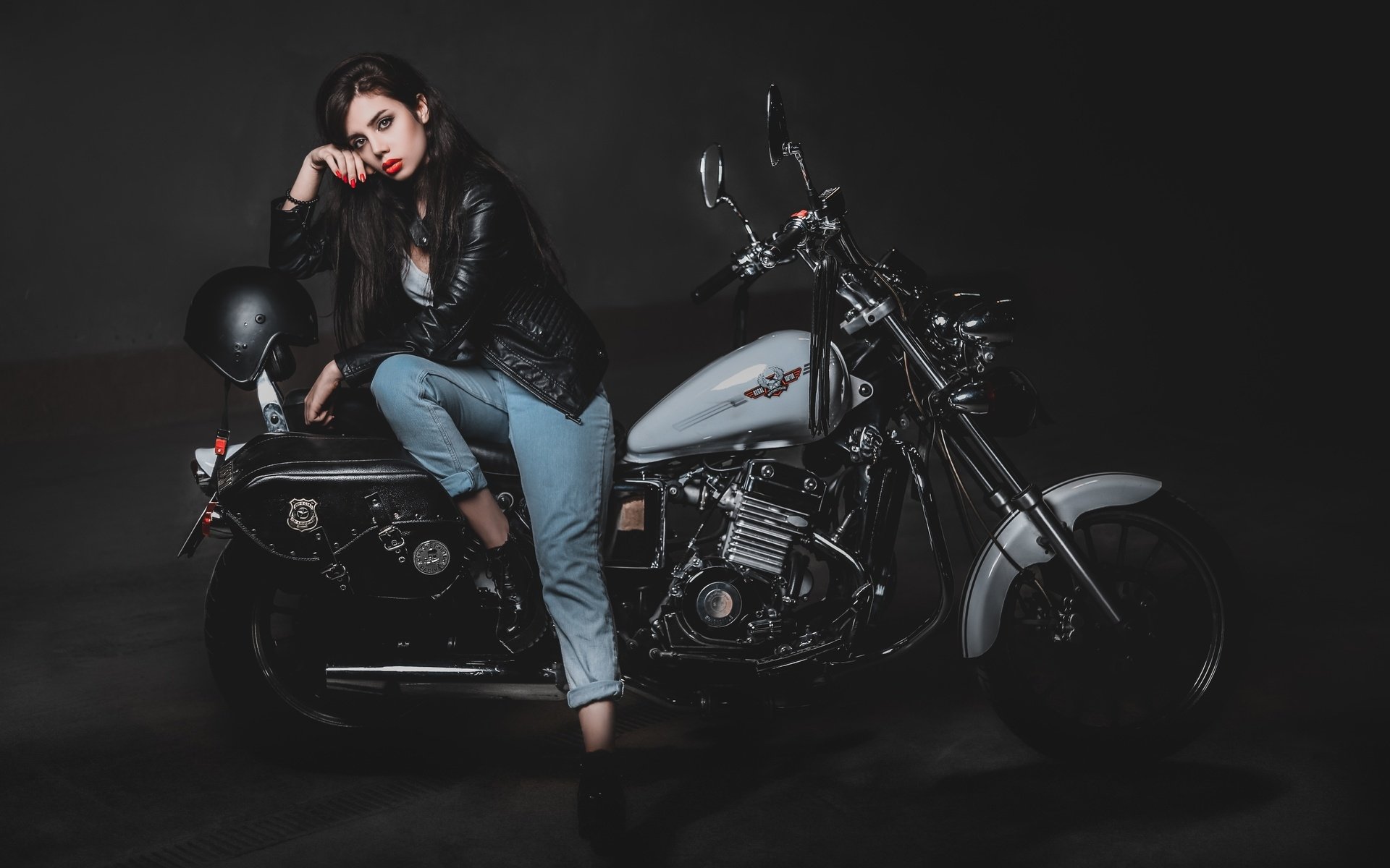 Biker girls: style and drive brings the glow — live moments in Sydney
