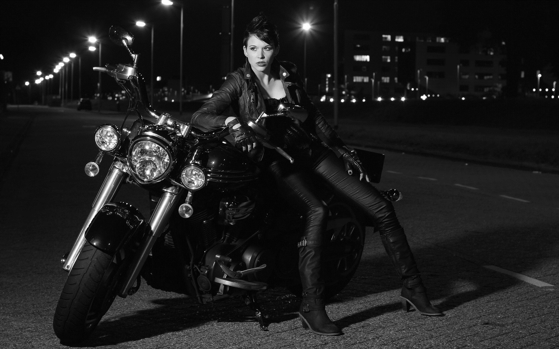 Photo Beautiful girls and motorcycles in Sydney