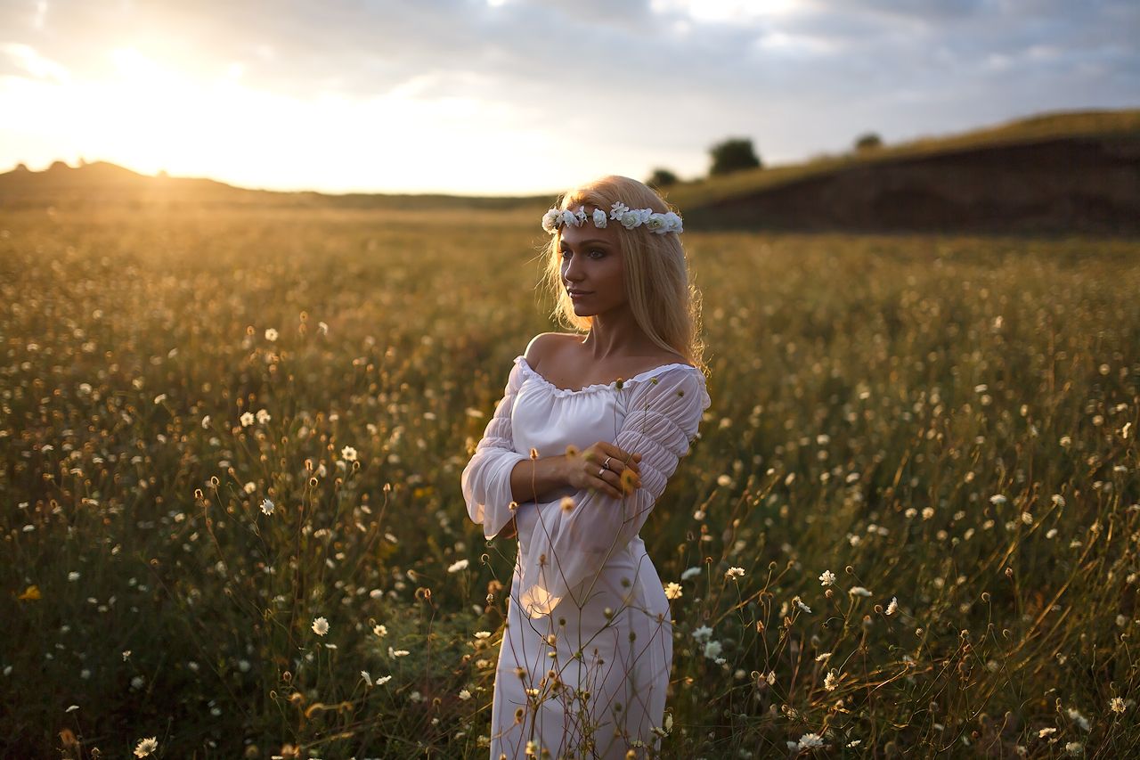 Girls in Slavic costumes in Sydney